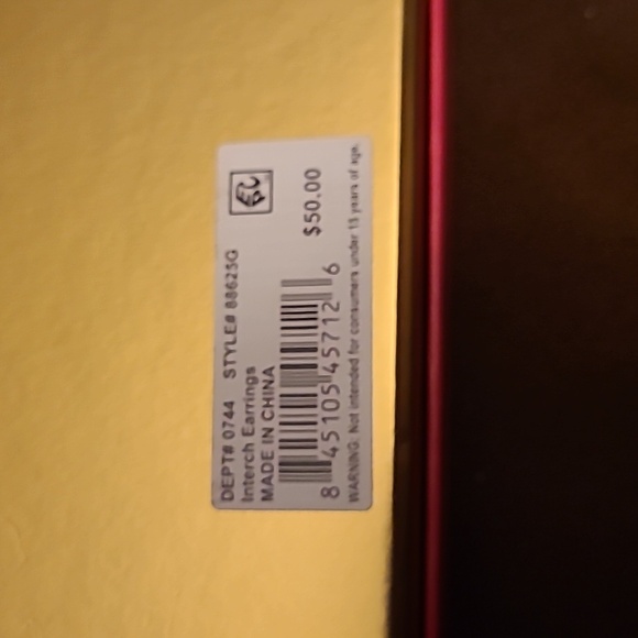 Women's earring set - Picture 3 of 3